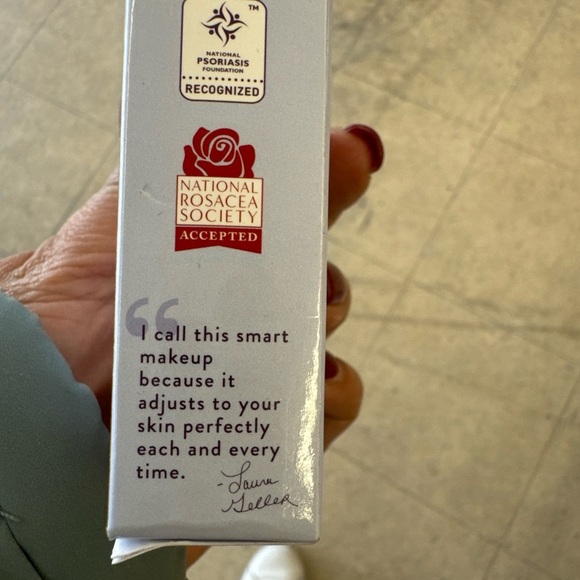 Laura Geller Baked Balance-N-Brighten Foundation Medium Shade - Picture 2 of 7